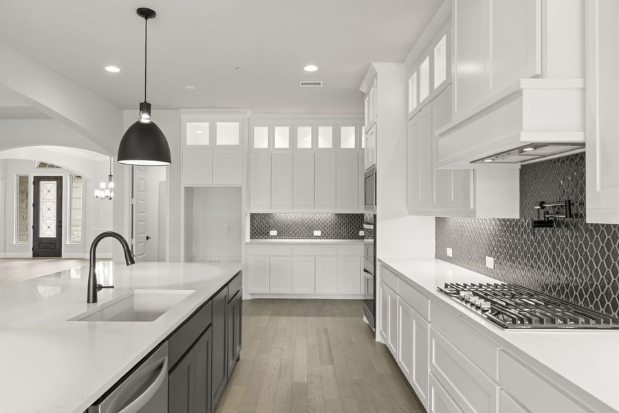 Representative furnished interior of a home built from the Southport by Windsor Homes in Ridge Pointe Estates, McLendon-Chisholm (Image 10).