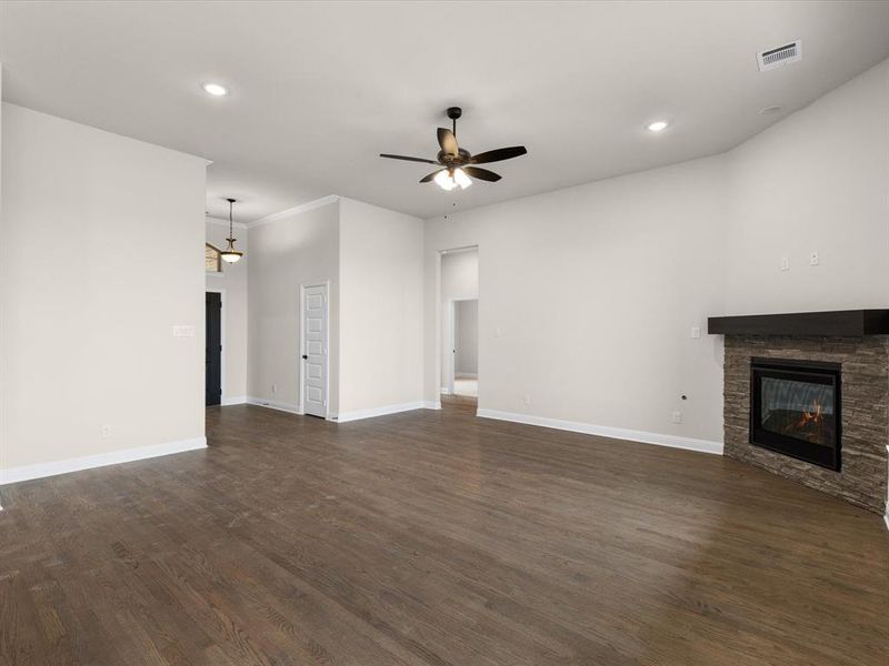Spacious, unfurnished interior of a new home in , Waxahachie (Image 18).