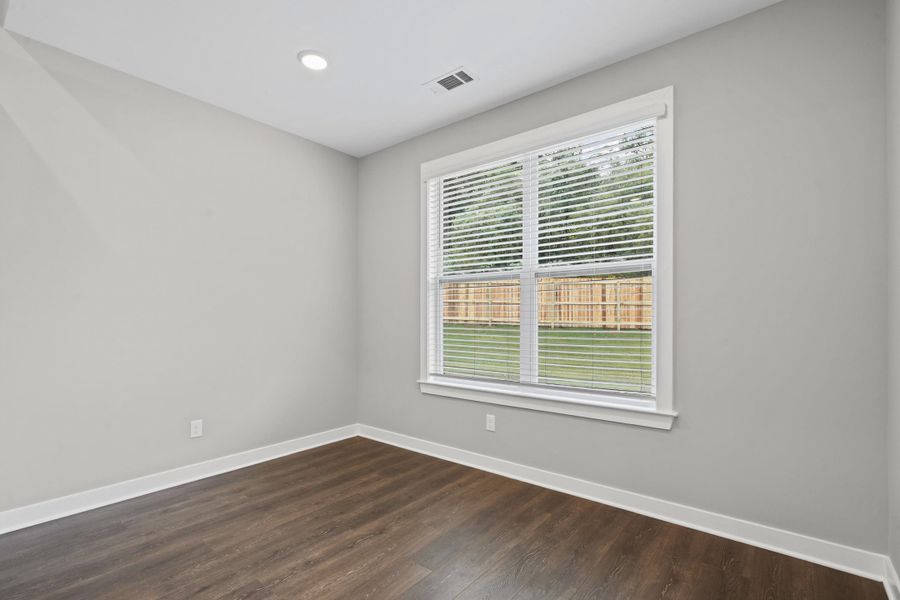Spacious, unfurnished interior of a new home in Twin Oaks, Oakland (Image 16).