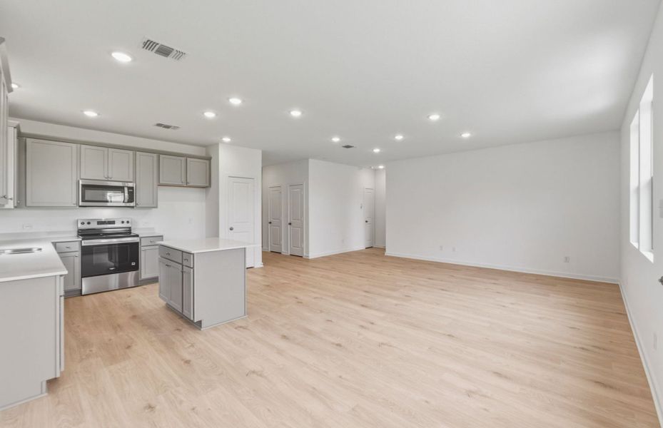 Spacious, unfurnished interior of a new home in County View, Temple (Image 36).