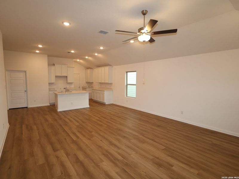 Spacious, unfurnished interior of a new home in Agave, San Antonio (Image 18).