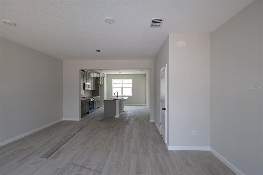 Spacious, unfurnished interior of a new home in Center Lake on the Park, St. Cloud (Image 10).