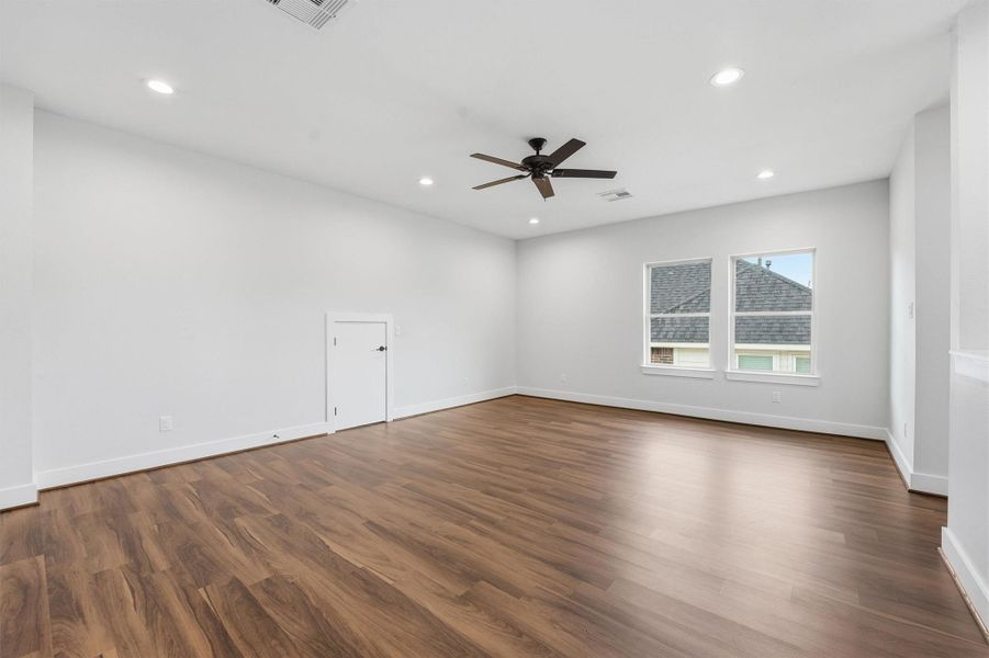 Spacious, unfurnished interior of a new home in , Houston (Image 26).