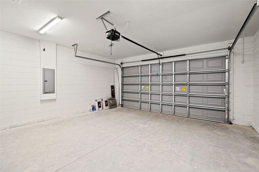 Spacious, unfurnished interior of a new home in , Citrus Springs (Image 58).