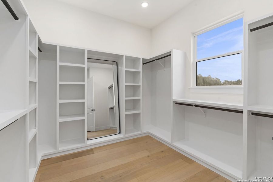 Furnished interior view inside a new home in , Bandera (Image 32).