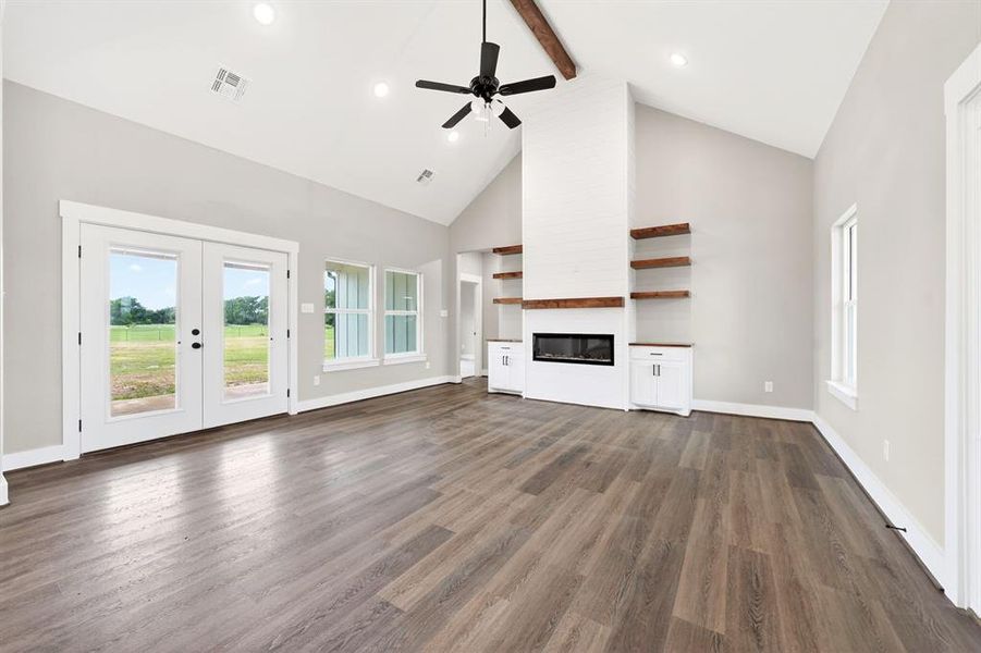 Spacious, unfurnished interior of a new home in , Edgewood (Image 22).