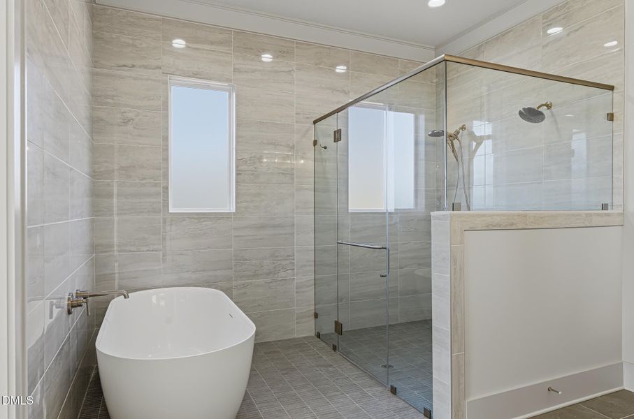 1 main bed shower tub