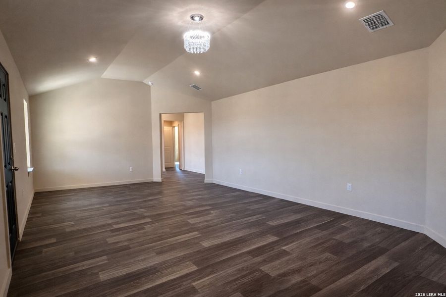 Spacious, unfurnished interior of a new home in , Floresville (Image 15).