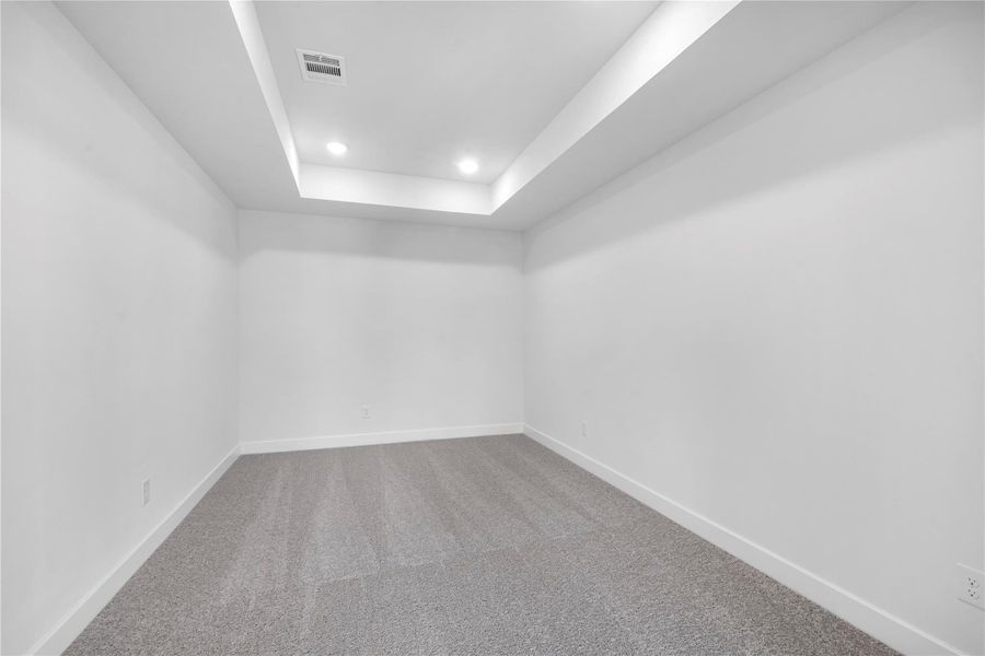 Spacious, unfurnished interior of a new home in Cross Creek West, Fulshear (Image 17).