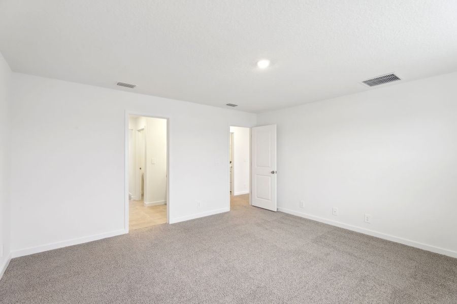 Spacious, unfurnished interior of a new home in Lakes at Bella Lago - Signature Series, Green Cove Springs (Image 9).