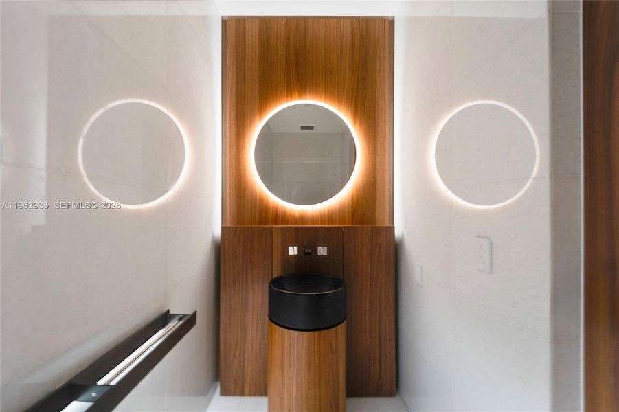 Sample of building materials used in homes in , Miami (Image 37).