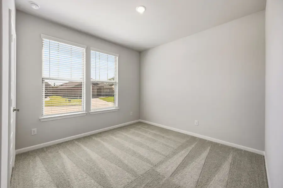 Spacious, unfurnished interior of a new home in Tinsley Meadows, Van Alstyne (Image 10).