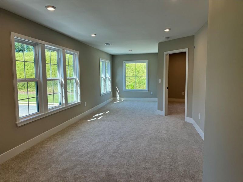 Spacious, unfurnished interior of a new home in Twin Lakes, Hoschton (Image 32).
