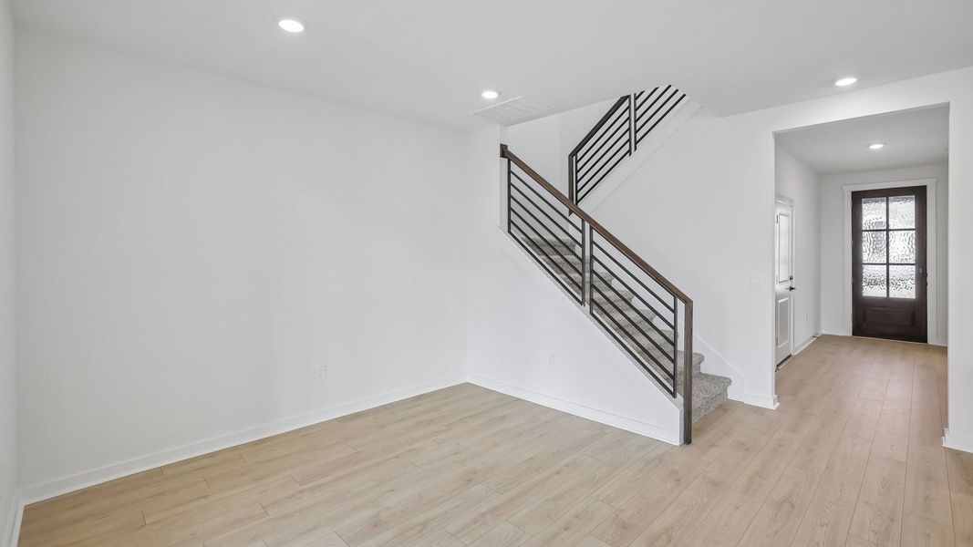 Spacious, unfurnished interior of a new home in Rosenbusch Ranch, Leander (Image 20).