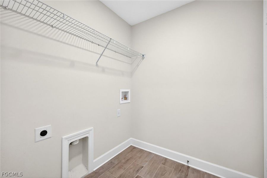 Spacious, unfurnished interior of a new home in Cape Coral, Cape Coral (Image 23).