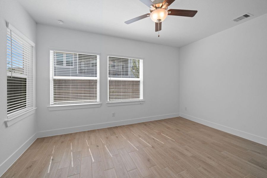 Spacious, unfurnished interior of a new home in Meridiana, Iowa Colony (Image 12).