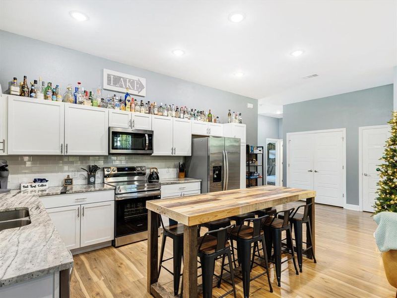 Furnished interior view inside a new home in , Mabank (Image 14).
