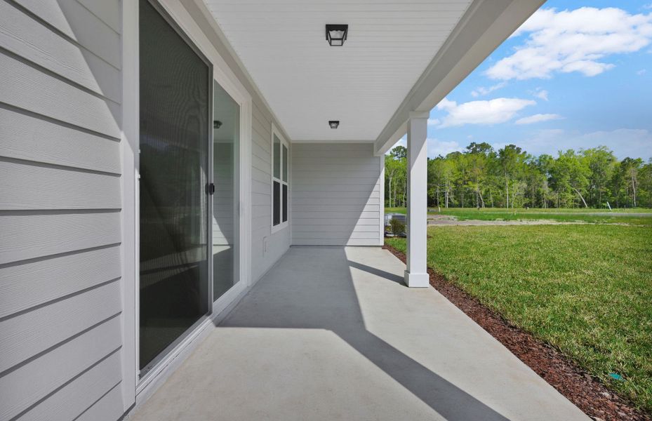 Exterior details and patio area of a home in Fiddler's Cove, Kingsland (Image 3).