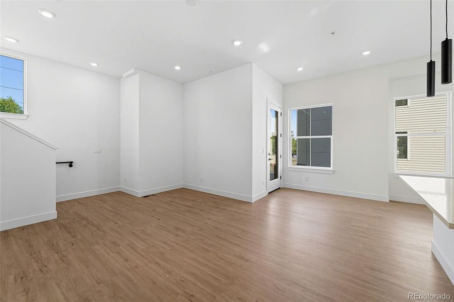 Spacious, unfurnished interior of a new home in , Lakewood (Image 27).