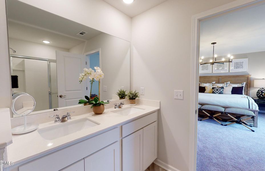 TN CTX RL Rosella INT Owner's Bath 2