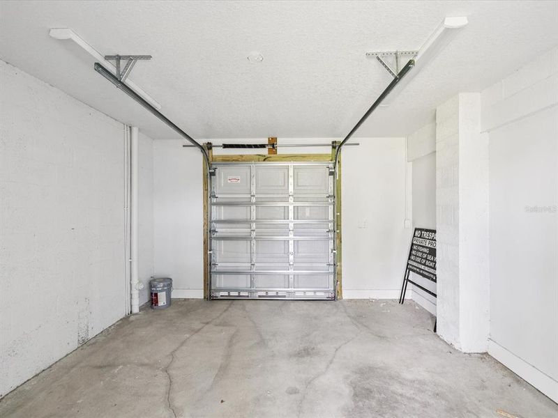 Spacious, unfurnished interior of a new home in , New Port Richey (Image 20).