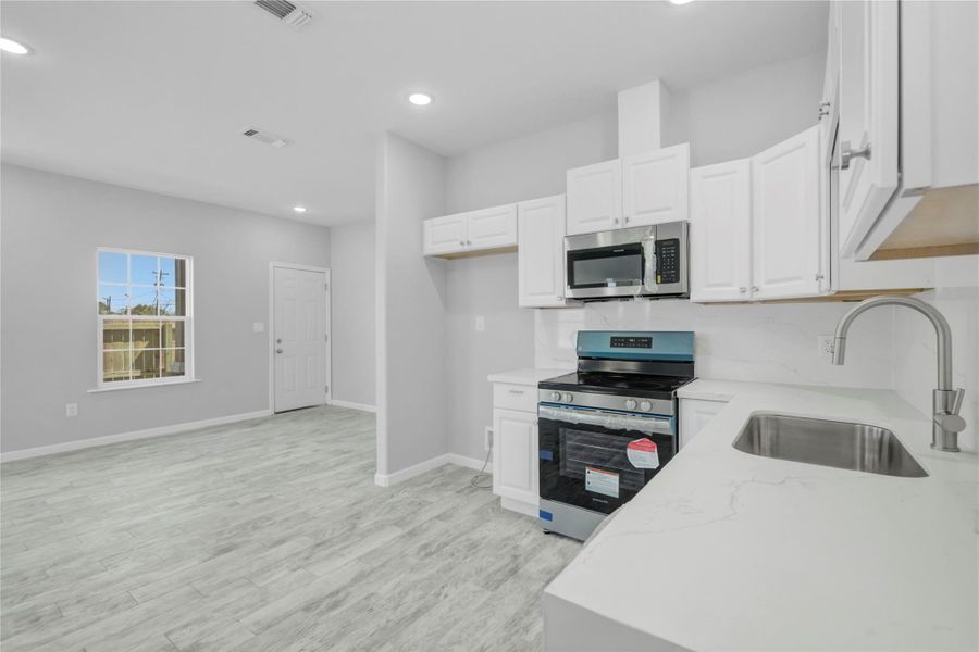 Furnished interior view inside a new home in , Freeport (Image 7).