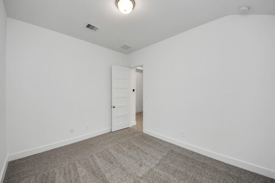 Spacious, unfurnished interior of a new home in Amira: Heritage Collection, Tomball (Image 19).