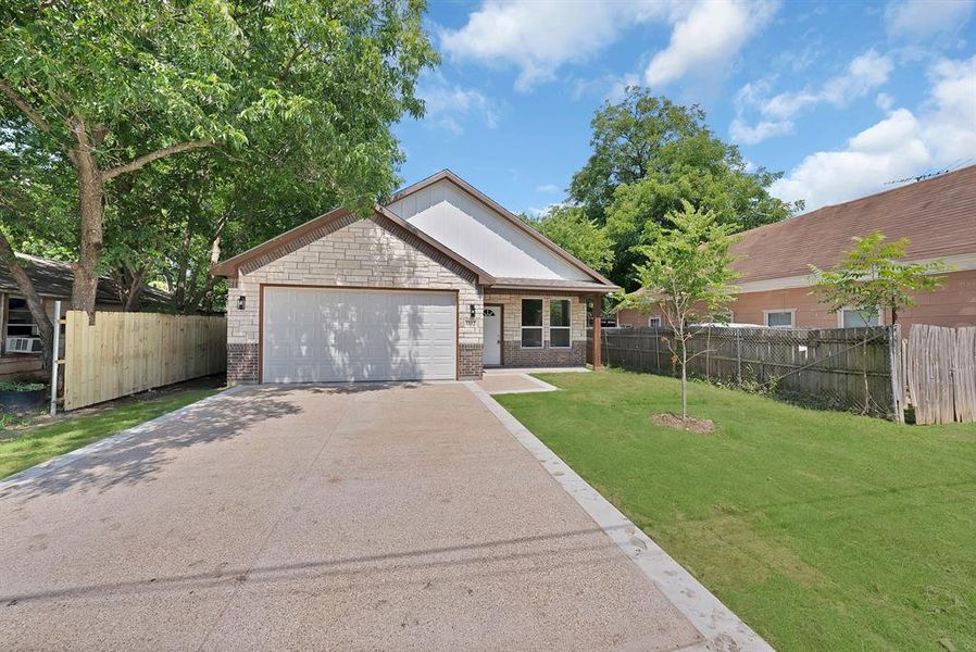 Front exterior of a new home in , Cleburne, TX, highlighting curb appeal (Image 15).