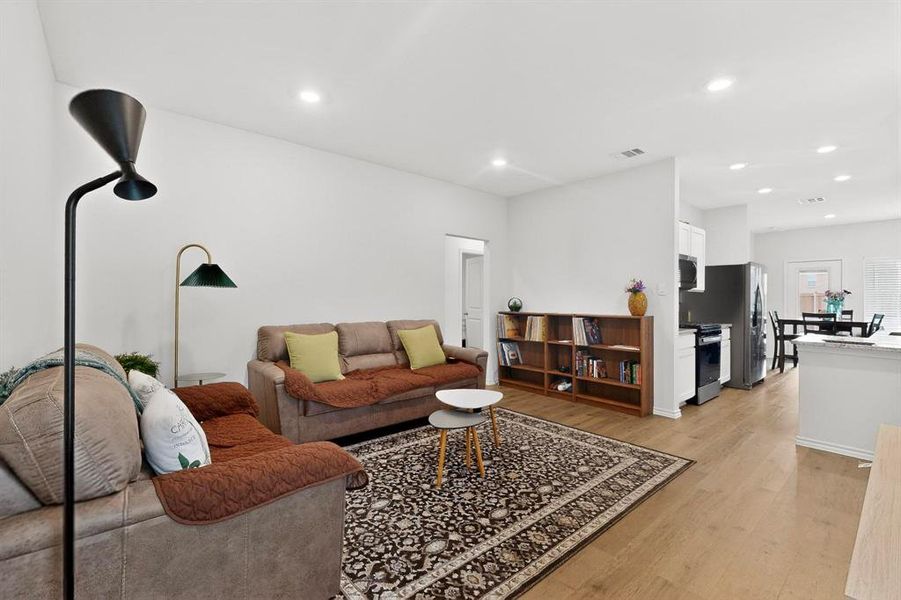 Furnished interior view inside a new home in , Lavon (Image 28). Furnished interior view inside a new home in , Lavon (Image 28).