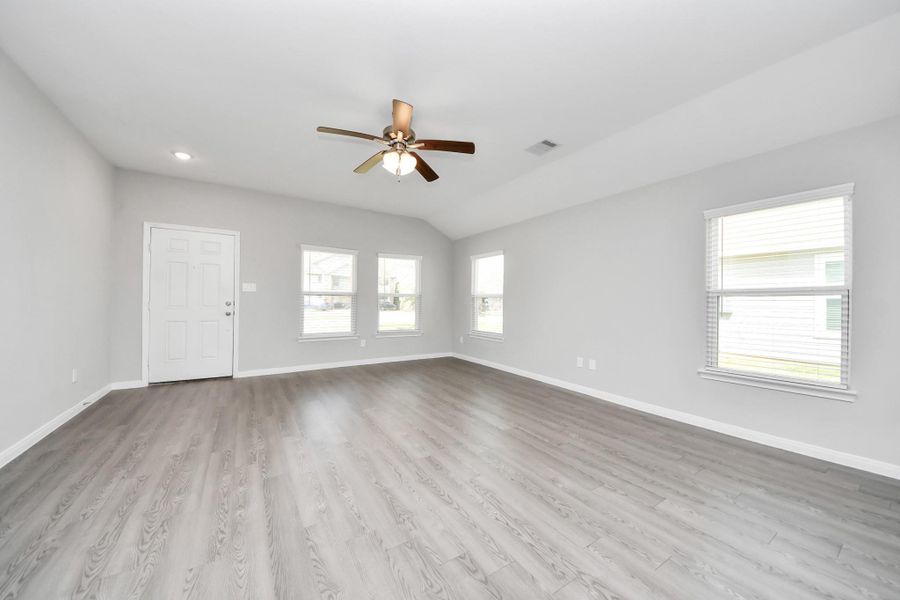 Image 10 of a home in .