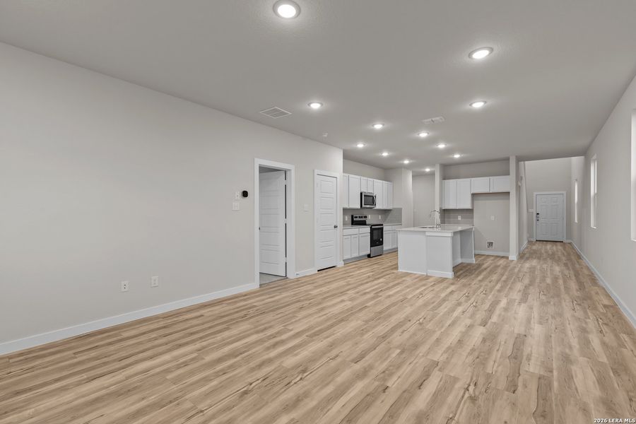 Spacious, unfurnished interior of a new home in Park Place, New Braunfels (Image 19).