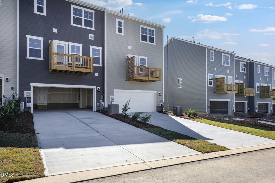 SUN_Stoneriver_Pic_Bradley_Back_2of3