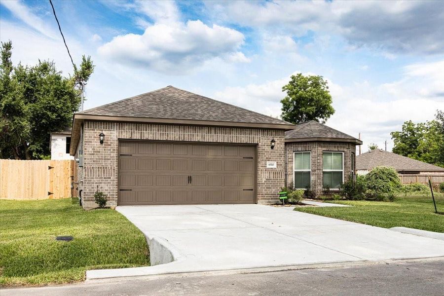 Front exterior of a new home in , Houston, TX, highlighting curb appeal (Image 20). Front exterior of a new home in , Houston, TX, highlighting curb appeal (Image 20).