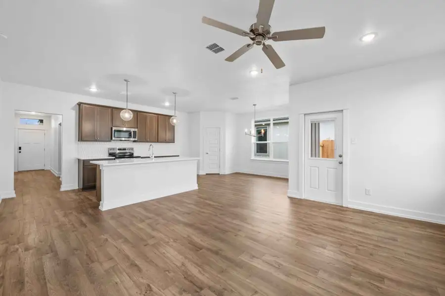 Spacious, unfurnished interior of a new home in Oak Ridge, Temple (Image 4). Spacious, unfurnished interior of a new home in Oak Ridge, Temple (Image 4).