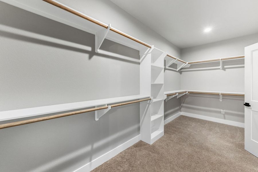 Spacious, unfurnished interior of a new home in , Huntsville (Image 38).