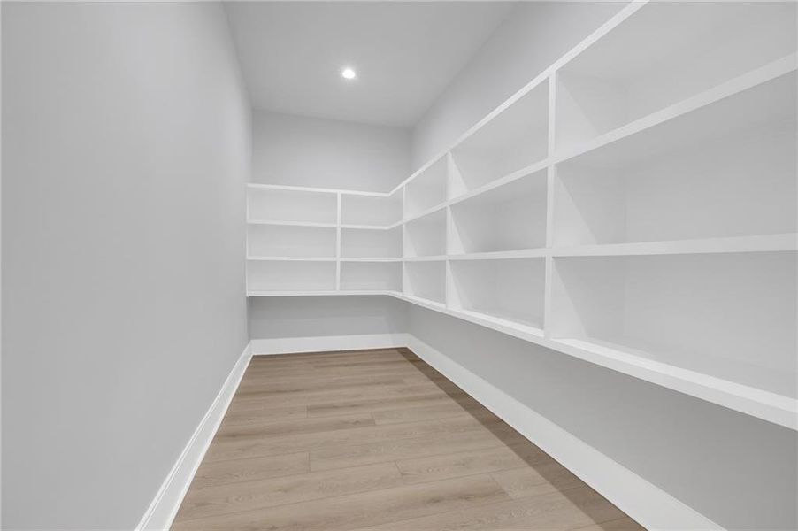 Spacious, unfurnished interior of a new home in , Oxford (Image 18).