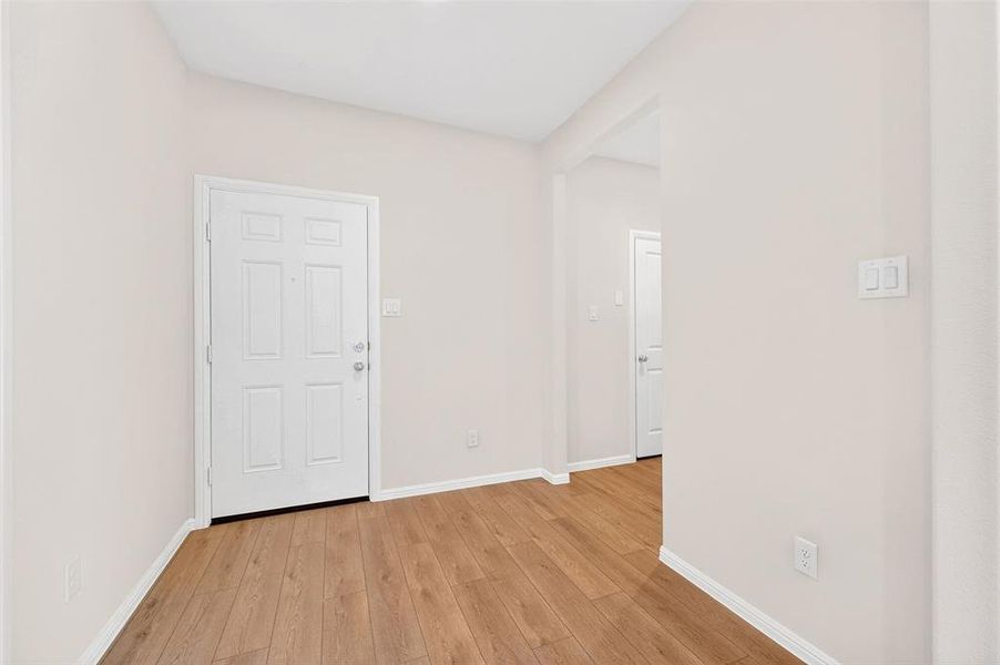 Spacious, unfurnished interior of a new home in Forest Park, Princeton (Image 19).