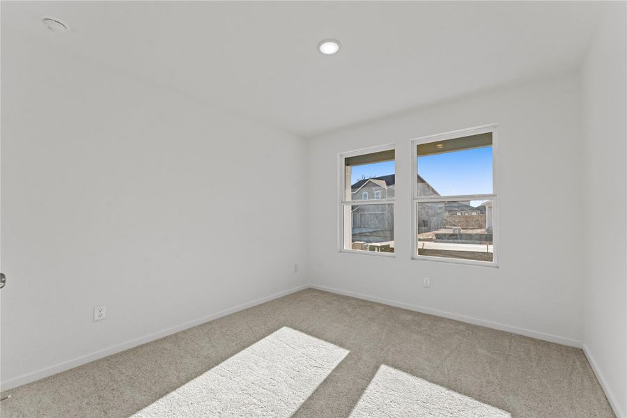 Spacious, unfurnished interior of a new home in Friendship Oaks, Fredericksburg (Image 8).
