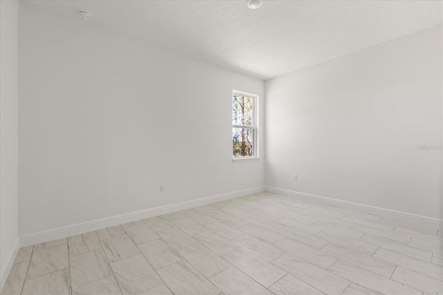 Spacious, unfurnished interior of a new home in , Citrus Springs (Image 30).