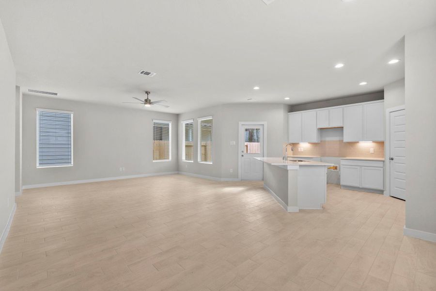 Spacious, unfurnished interior of a new home in Cypresswood Landing, Humble (Image 15).