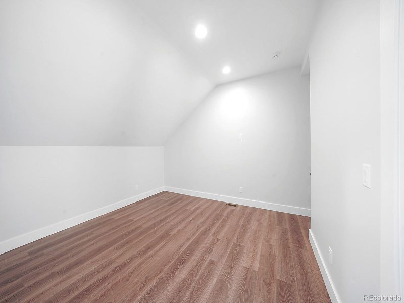 Spacious, unfurnished interior of a new home in , Salida (Image 22).