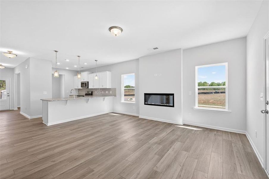 Spacious, unfurnished interior of a new home in Evergreen at Lakeside, Temple (Image 25).