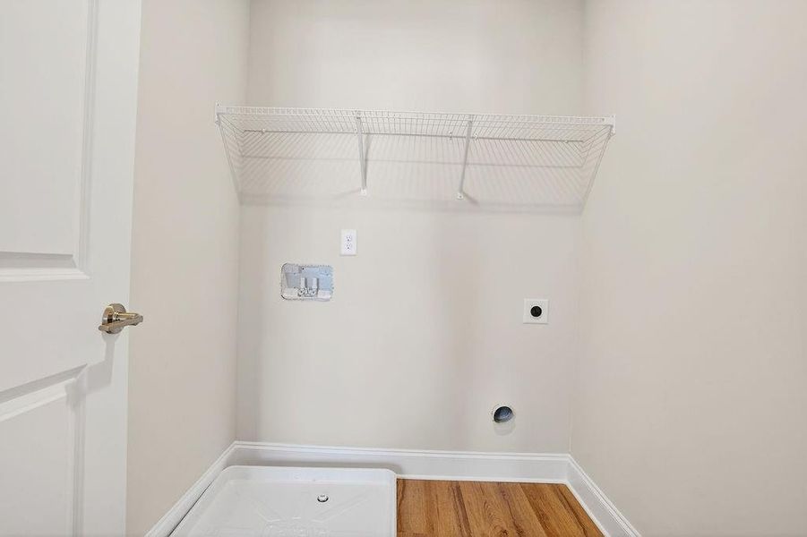 Spacious, unfurnished interior of a new home in , Homer (Image 26).