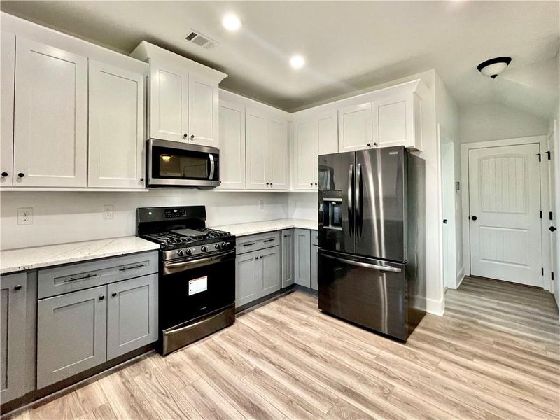 Furnished interior view inside a new home in , Waleska (Image 8).