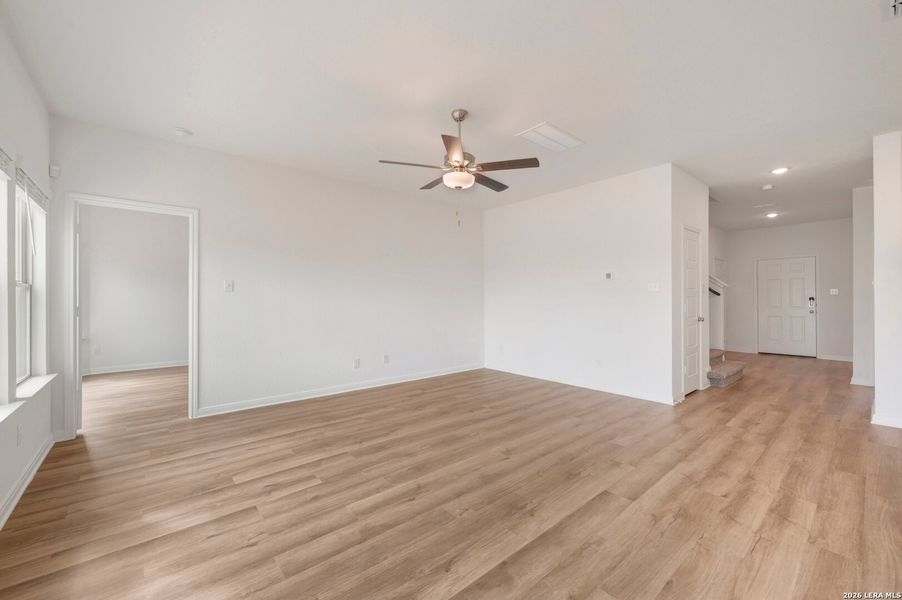 Spacious, unfurnished interior of a new home in Hickory Ridge Estates, Elmendorf (Image 25).