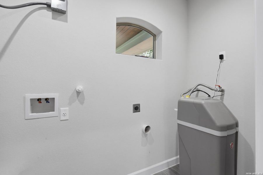 Close-up of interior finishes inside a home in , Canyon Lake (Image 11).