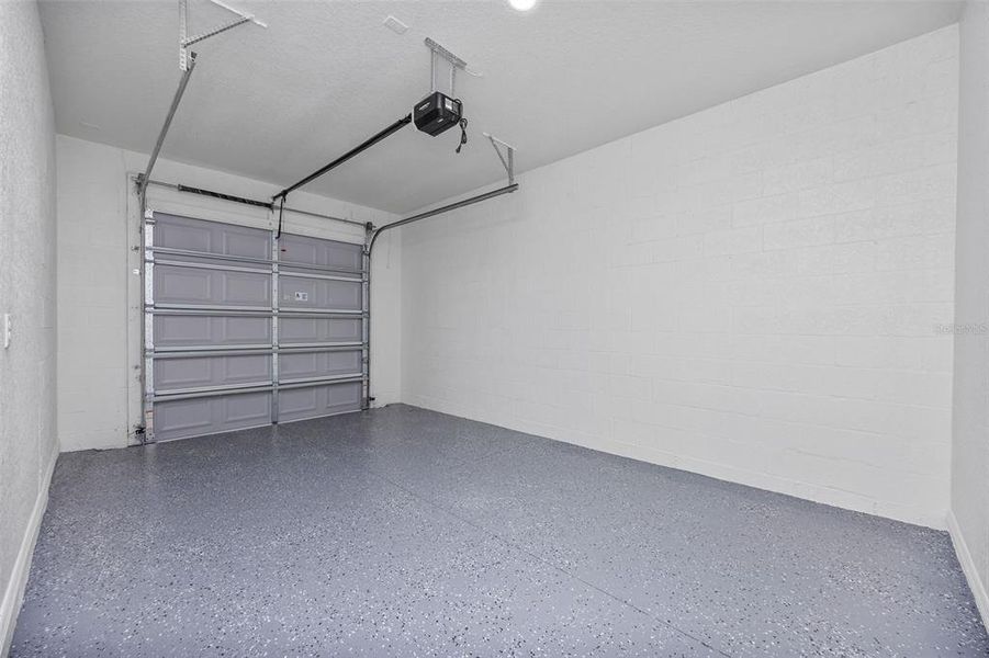 Spacious, unfurnished interior of a new home in , Tampa (Image 16).