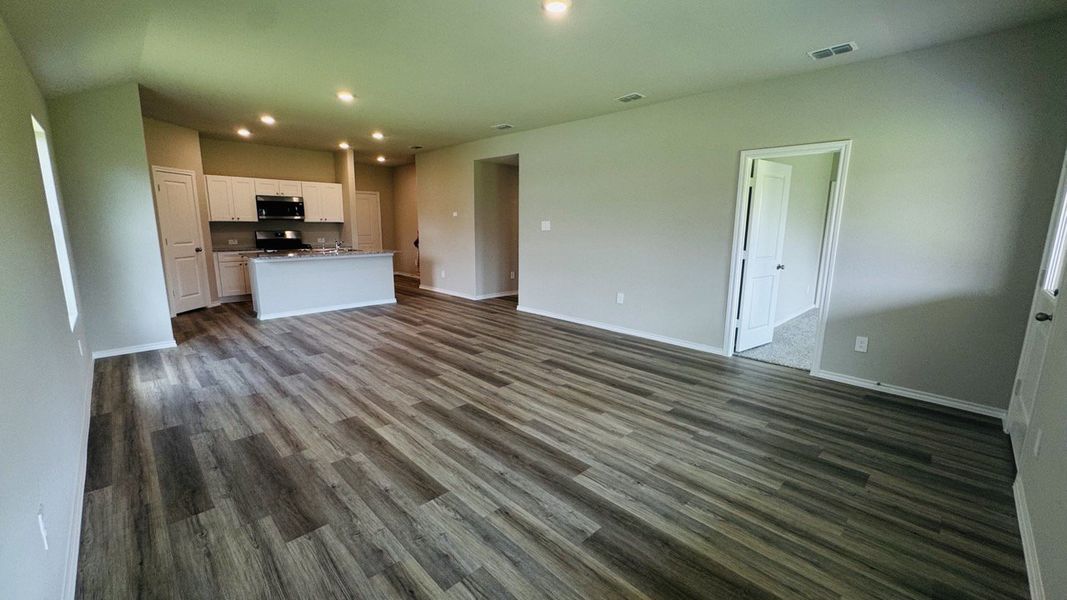 Spacious, unfurnished interior of a new home in Lonestar at Liberty Trails, Fort Worth (Image 10).