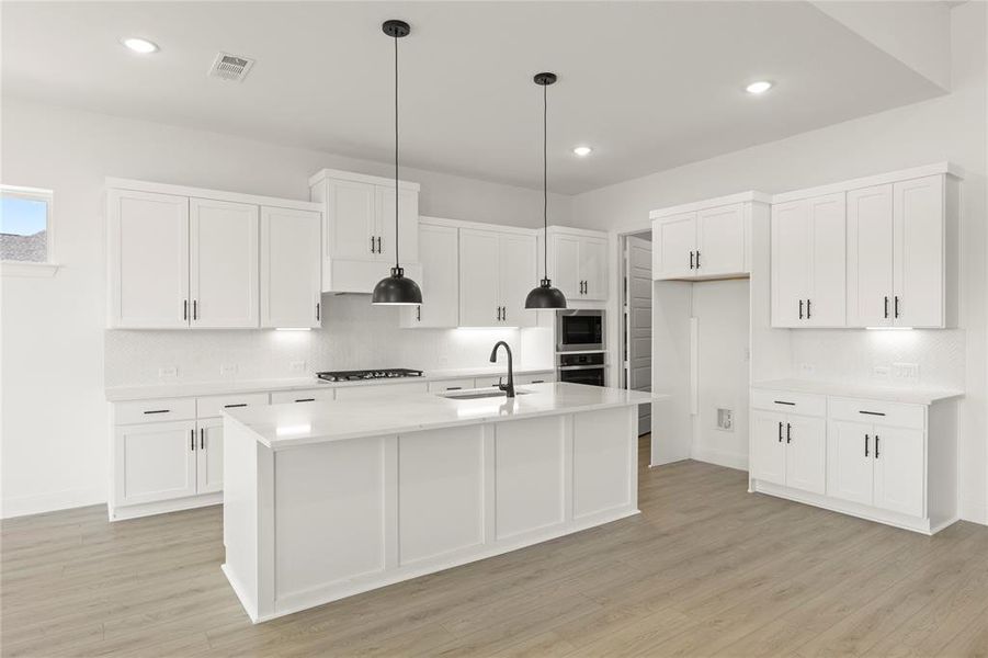 14. 1052 Bingham - Kitchen (2) 14. 1052 Bingham - Kitchen (2)