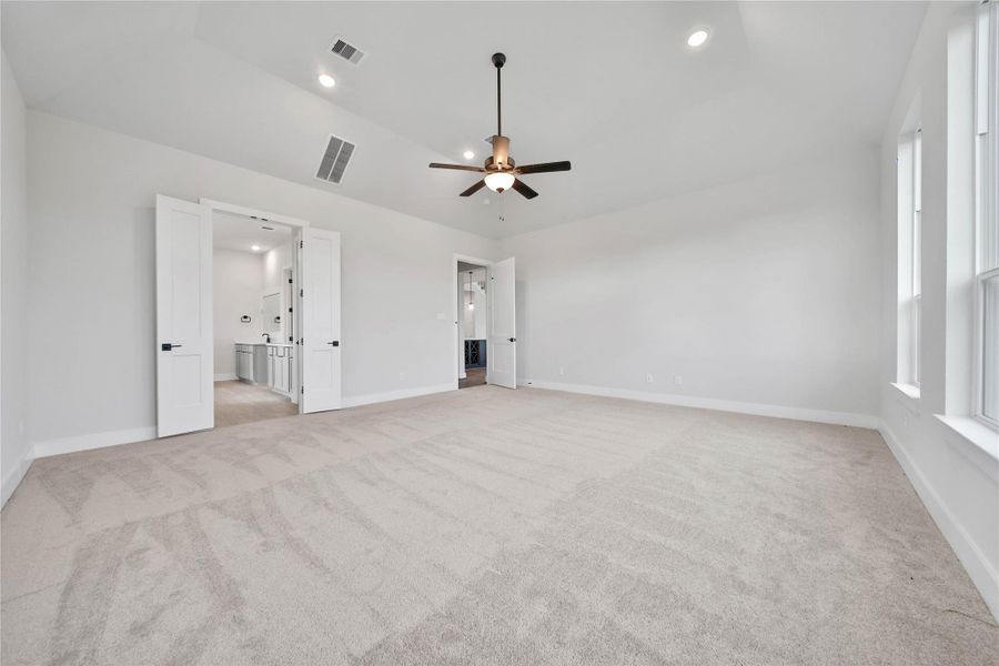 Spacious, unfurnished interior of a new home in , Rosharon (Image 38). Spacious, unfurnished interior of a new home in , Rosharon (Image 38).